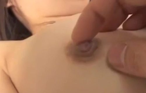 陥没乳首を責めて勃起させるやつ